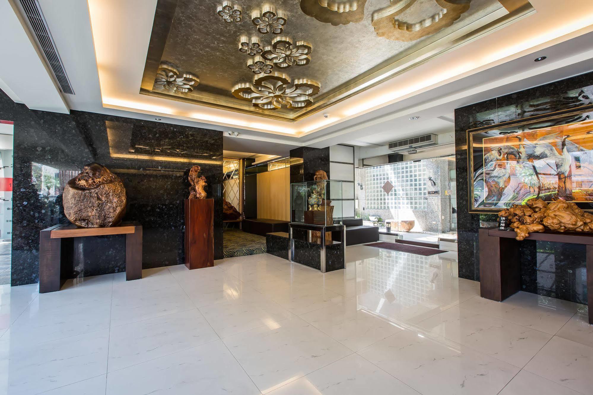 Yhc Hotel Tajnan Kültér fotó