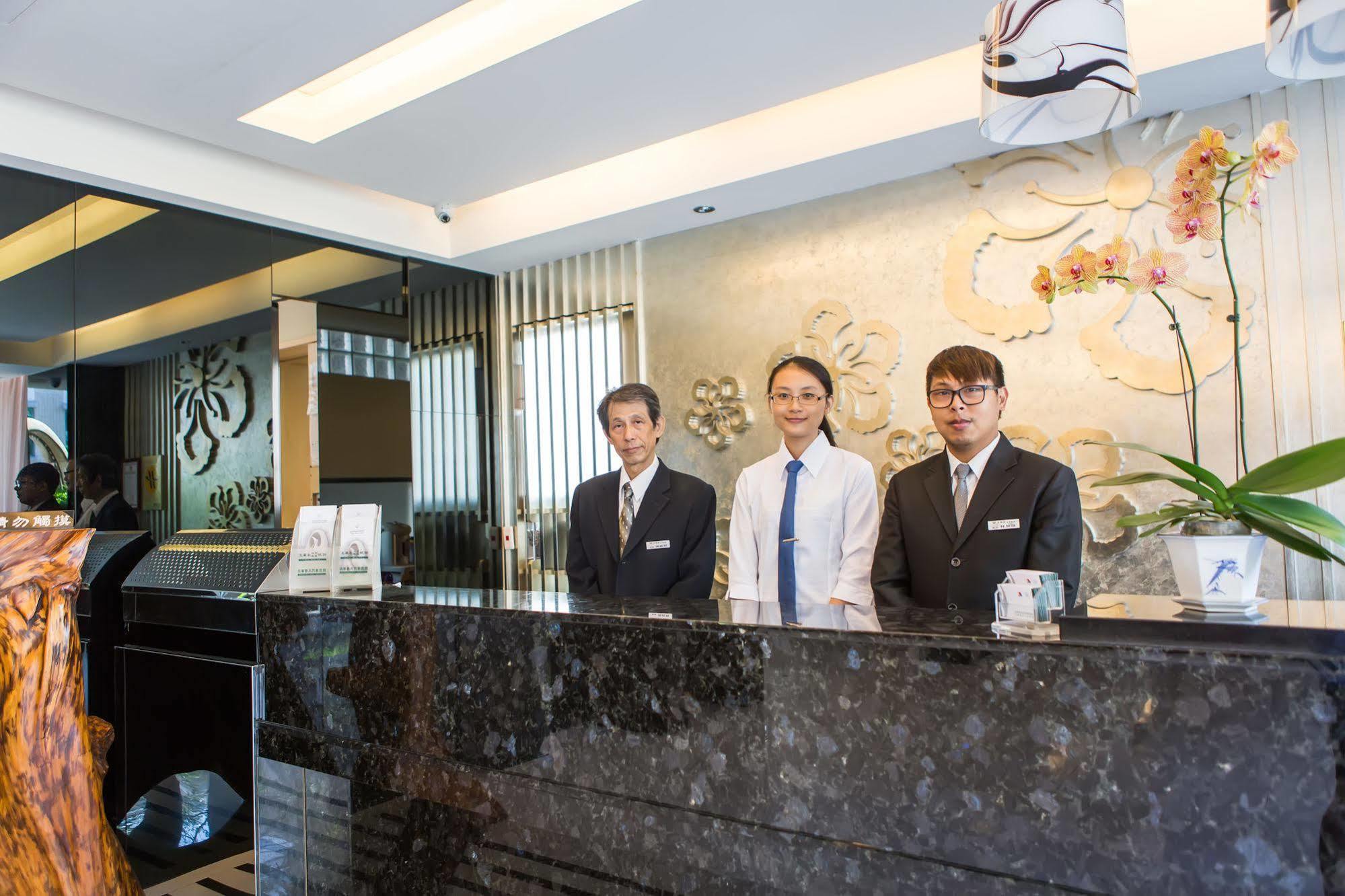 Yhc Hotel Tajnan Kültér fotó
